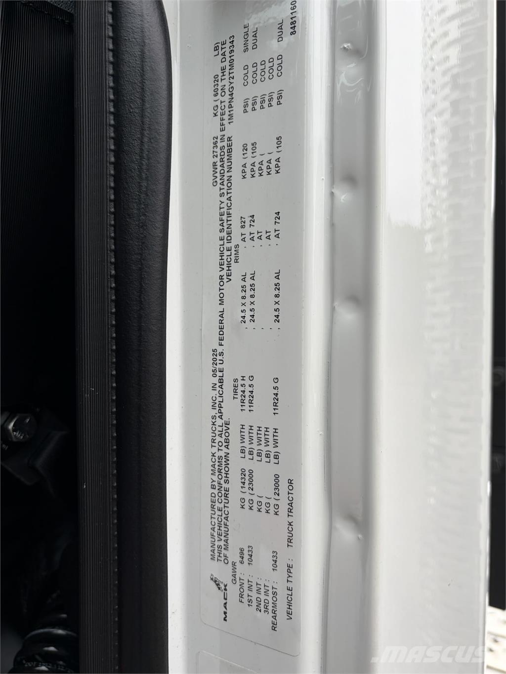 Mack PI64T Vetopöytäautot