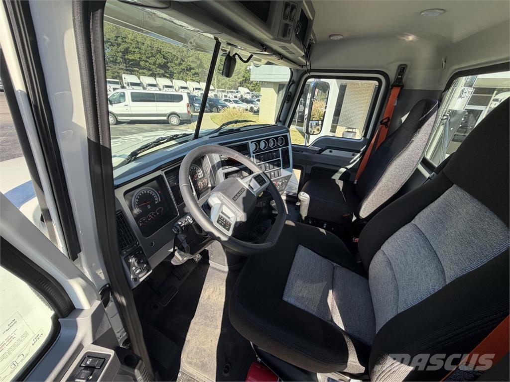 Mack PI64T Vetopöytäautot