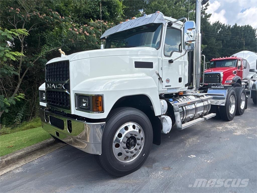 Mack PI64T Vetopöytäautot