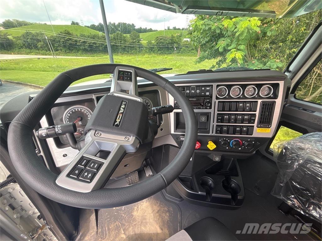 Mack PI64T Vetopöytäautot