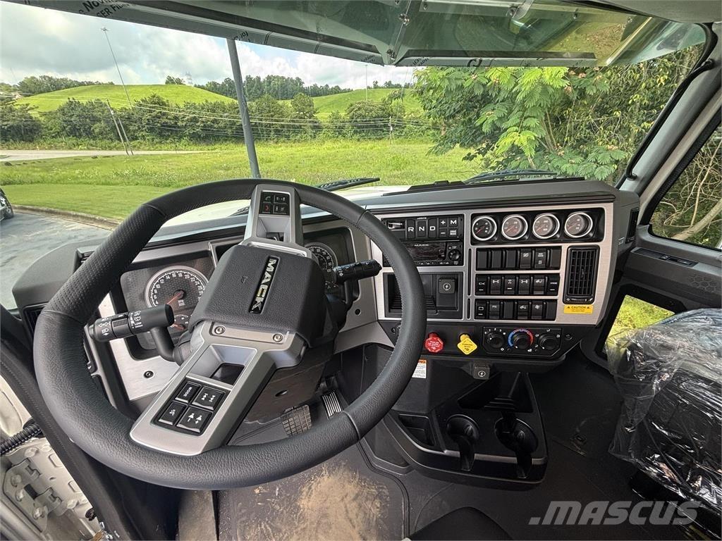 Mack PI64T Vetopöytäautot
