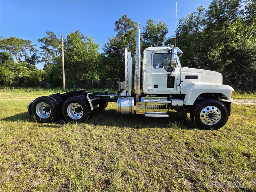 Mack PI64T Vetopöytäautot