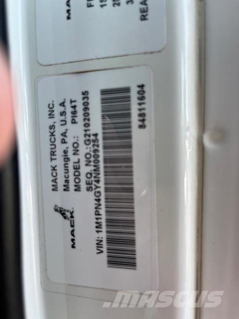 Mack PI64T Vetopöytäautot