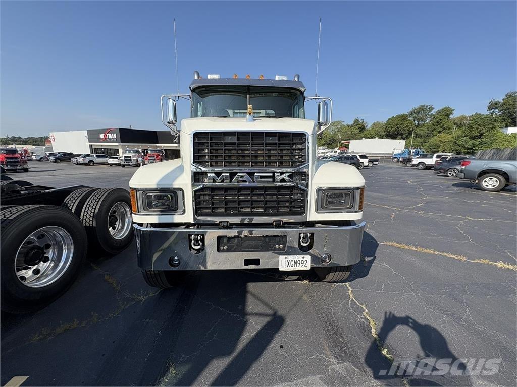 Mack PI64T Vetopöytäautot