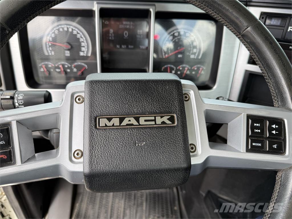 Mack PI64T Vetopöytäautot