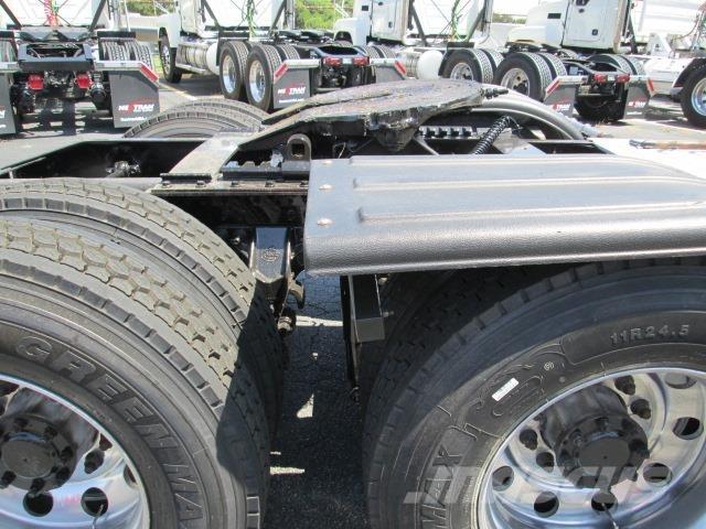 Mack PI64T Vetopöytäautot