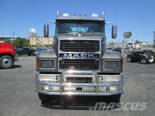 Mack PI64T Vetopöytäautot