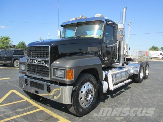 Mack PI64T Vetopöytäautot