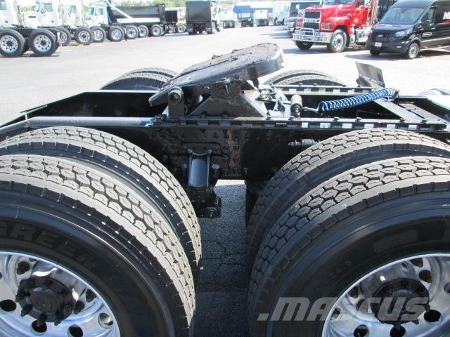 Mack PI64T Vetopöytäautot