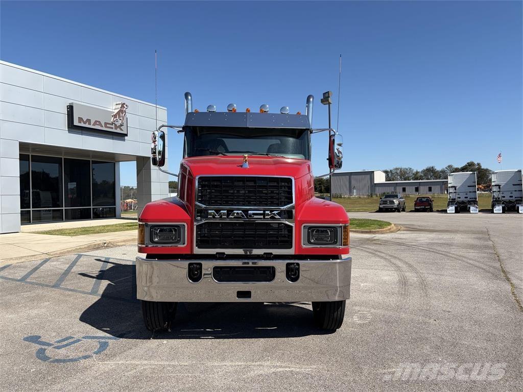 Mack PI64T Vetopöytäautot