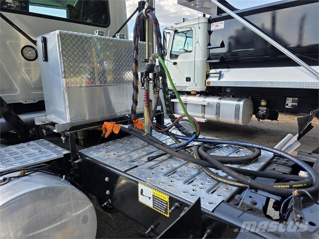 Mack PI64T Vetopöytäautot