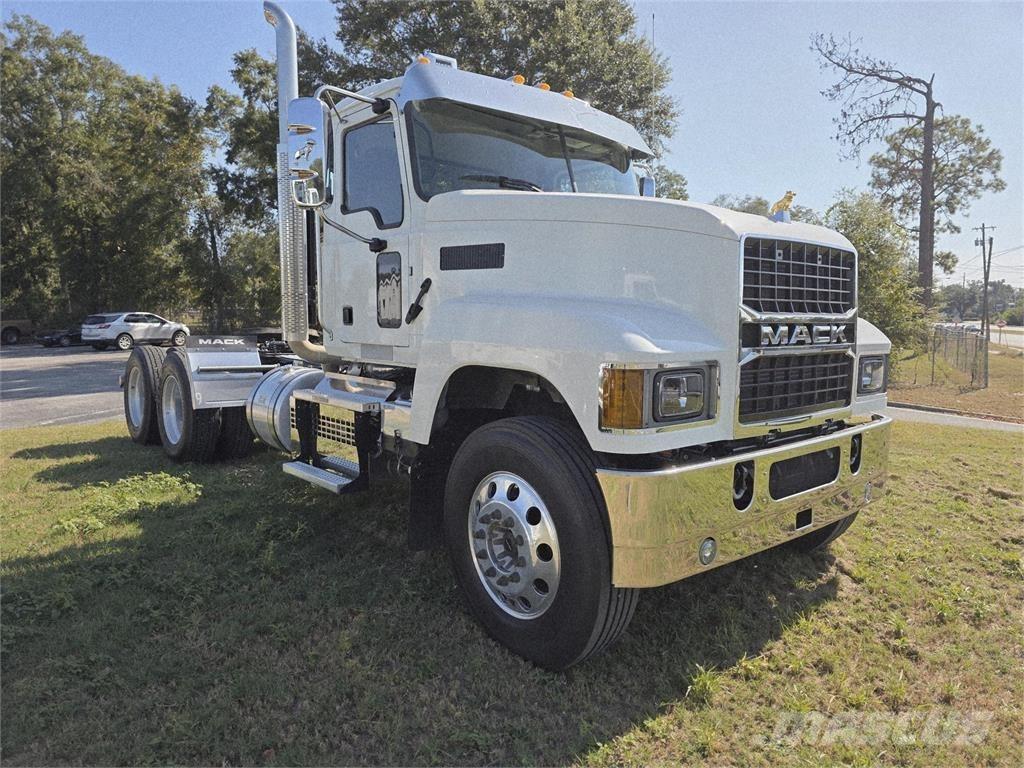 Mack PI64T Vetopöytäautot