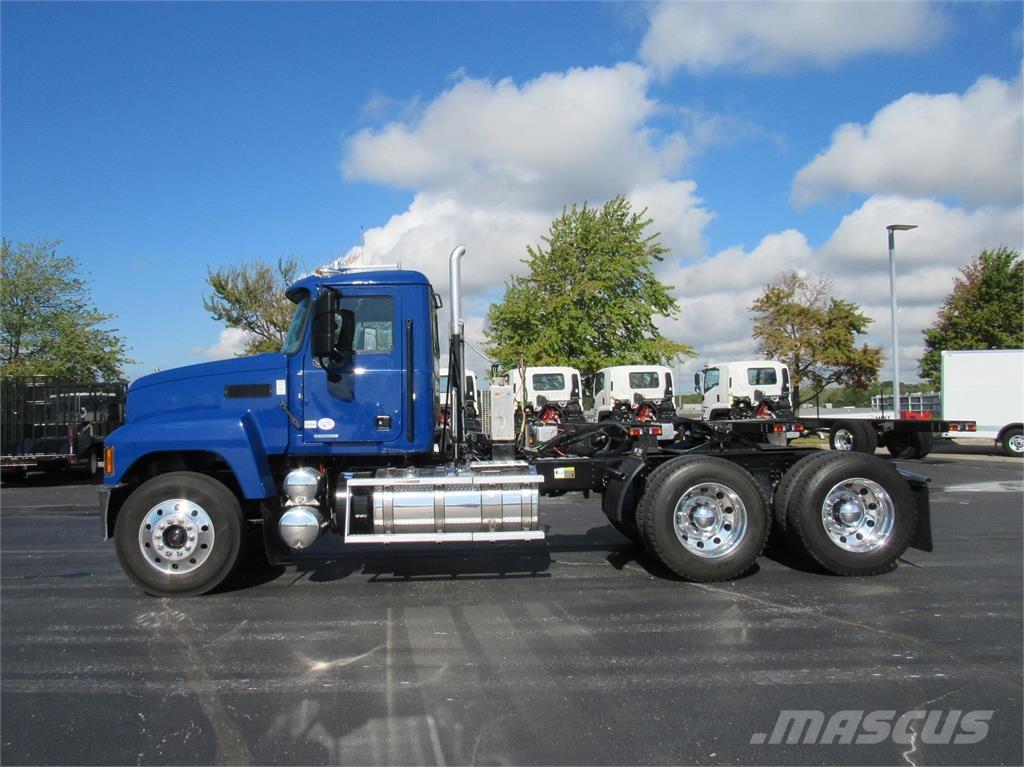 Mack PI64T Vetopöytäautot