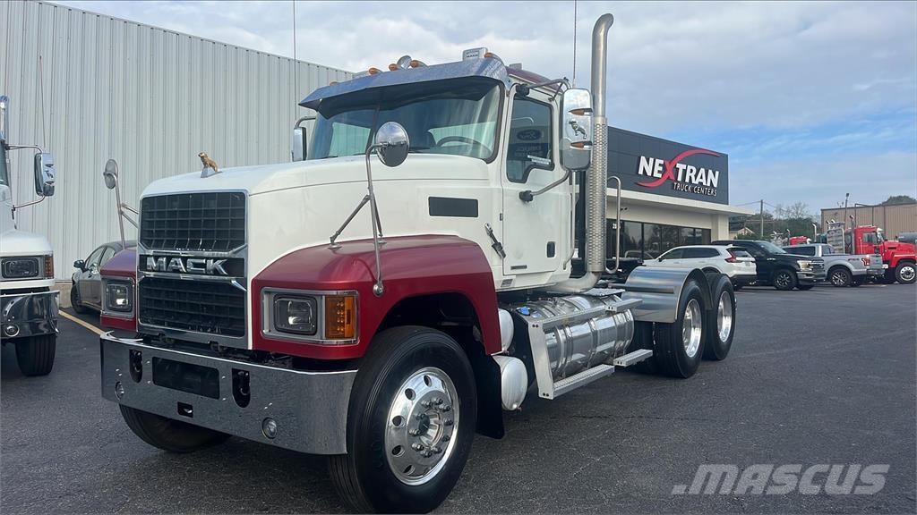 Mack PI64T Vetopöytäautot