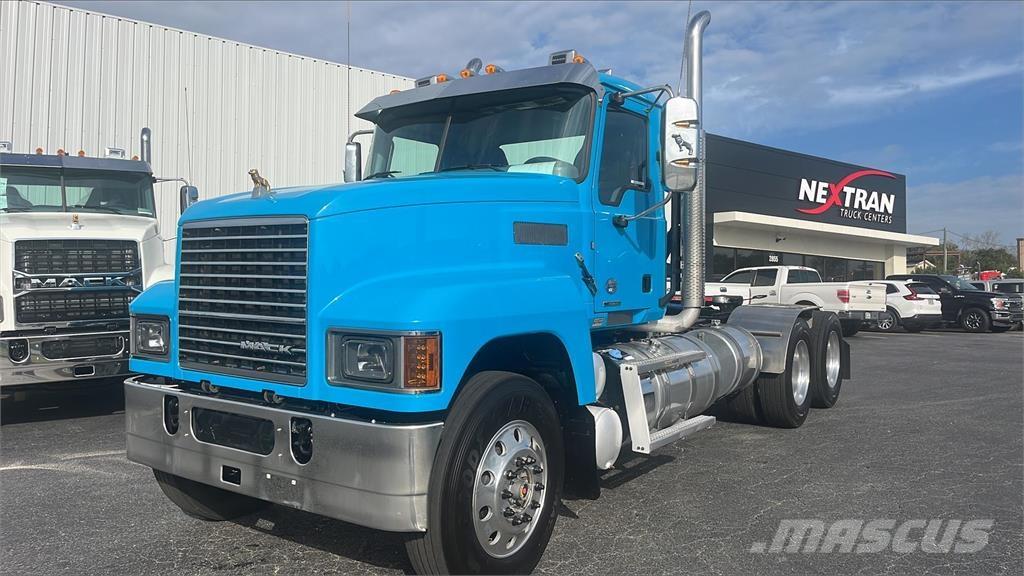 Mack PI64T Vetopöytäautot