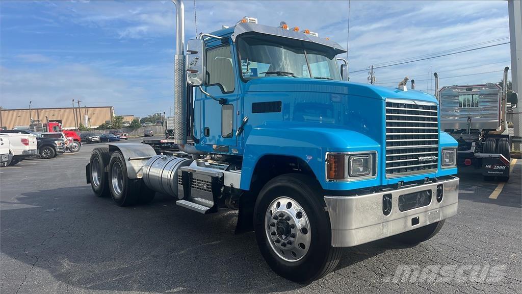 Mack PI64T Vetopöytäautot