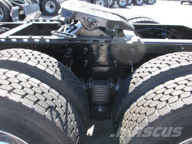 Mack PI64T Vetopöytäautot