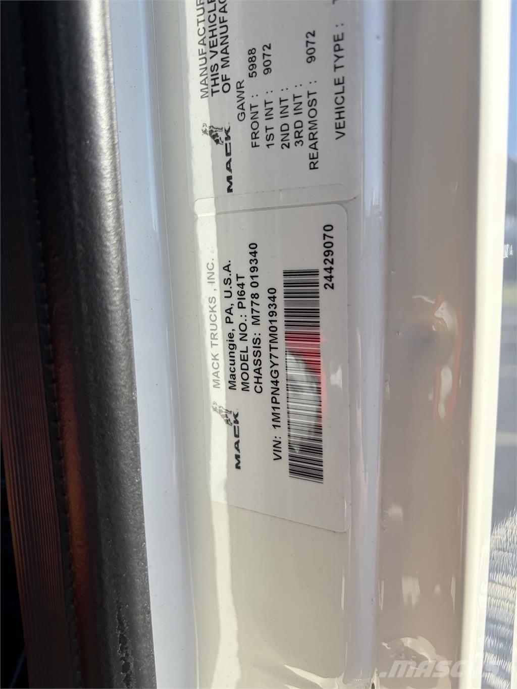 Mack PI64T Vetopöytäautot