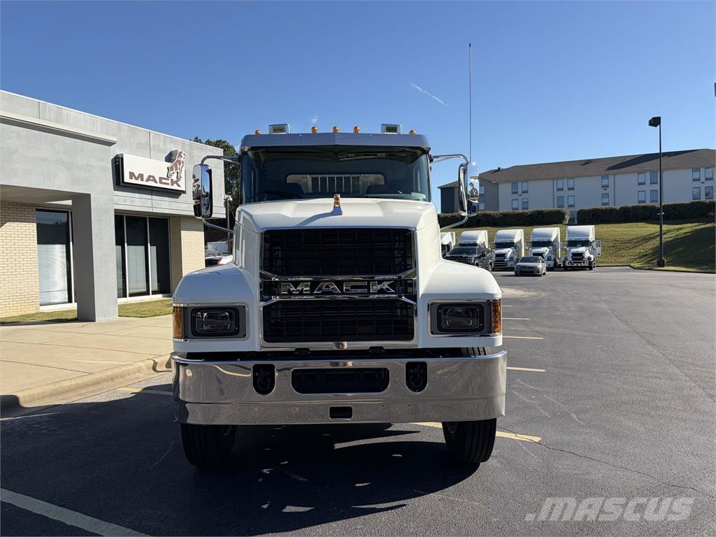 Mack PI64T Vetopöytäautot