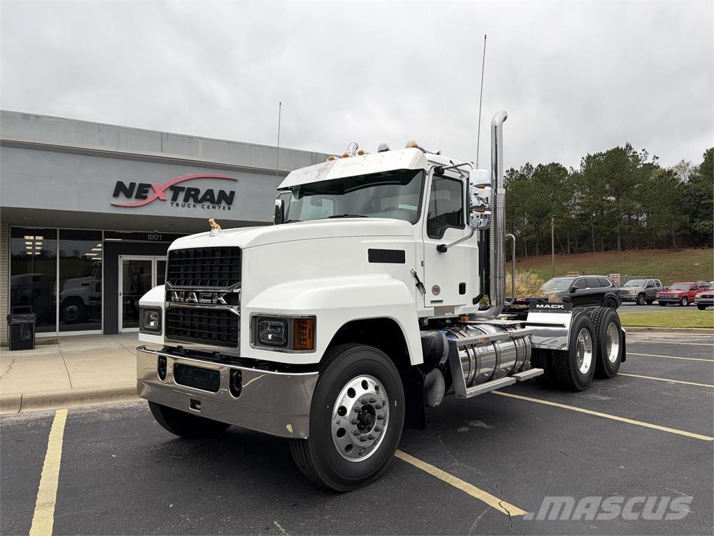 Mack PI64T Vetopöytäautot