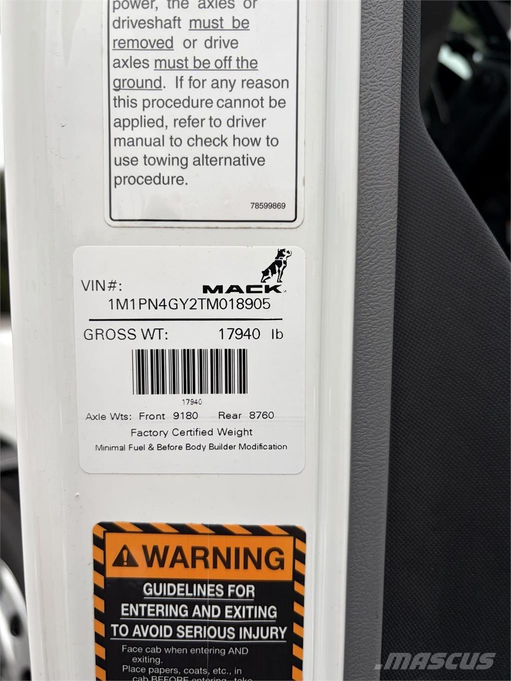 Mack PI64T Vetopöytäautot