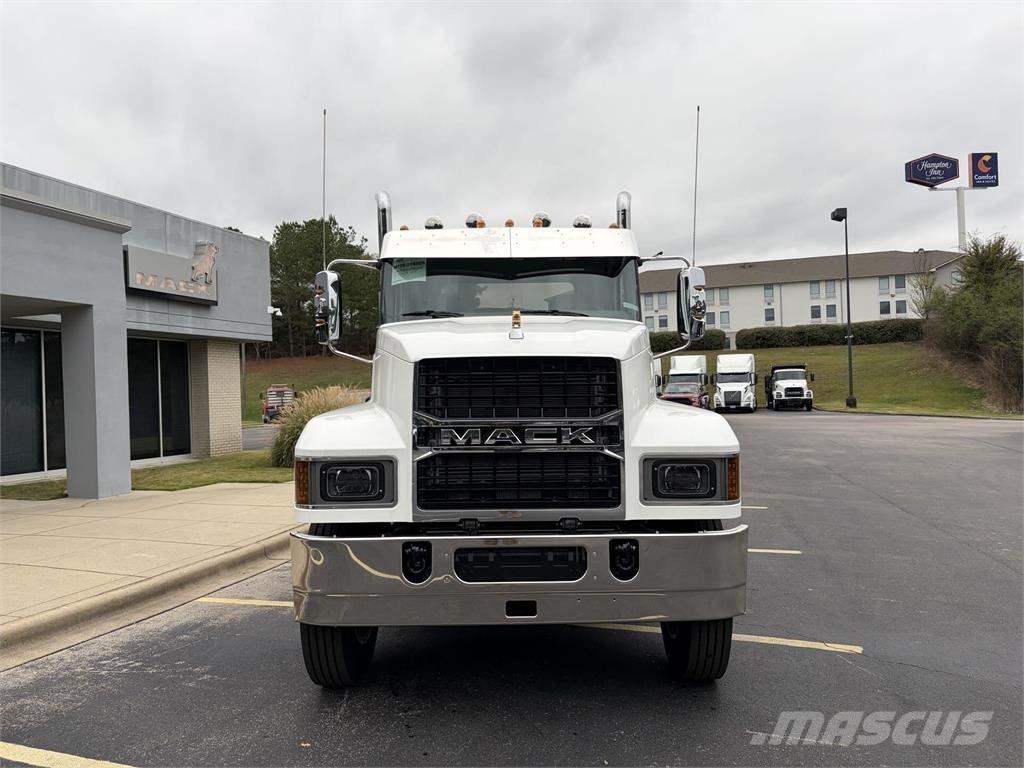 Mack PI64T Vetopöytäautot