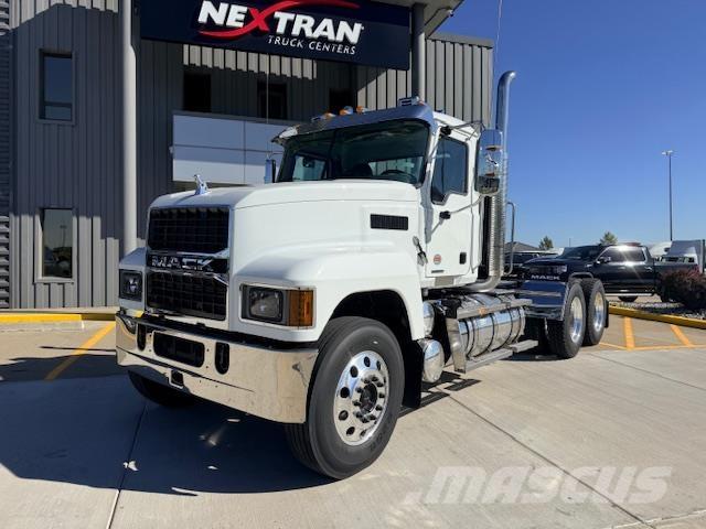 Mack PI64T Vetopöytäautot