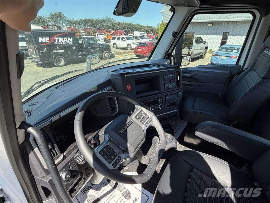 Mack PR64T Vetopöytäautot