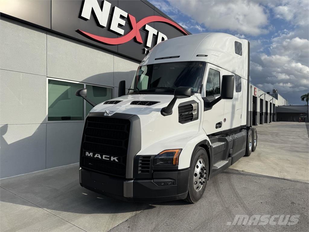 Mack PR64T Vetopöytäautot