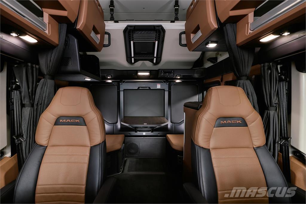 Mack PR64T Vetopöytäautot