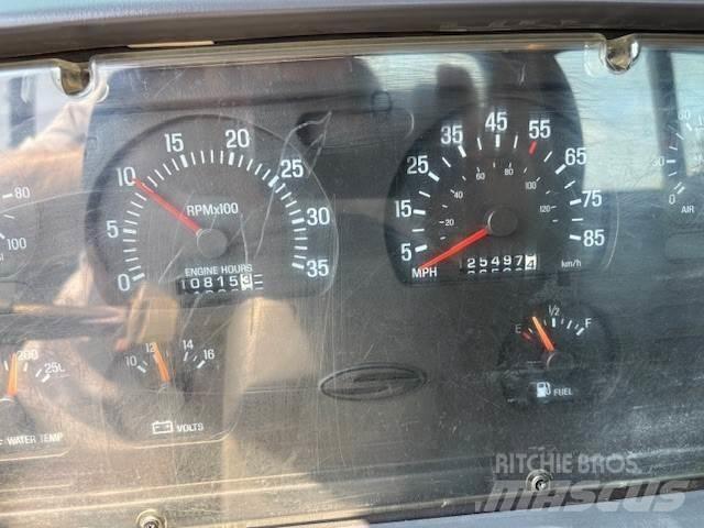 Sterling TRUCK LT9522 Vetopöytäautot