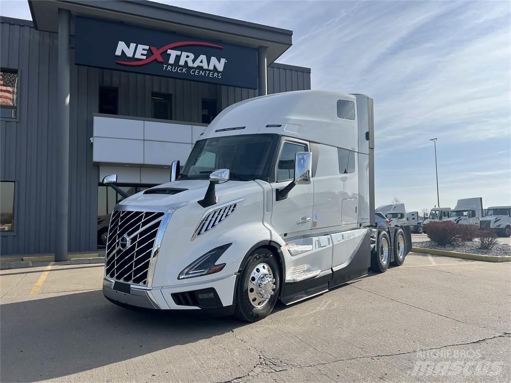 Volvo NEW VNL860 Vetopöytäautot