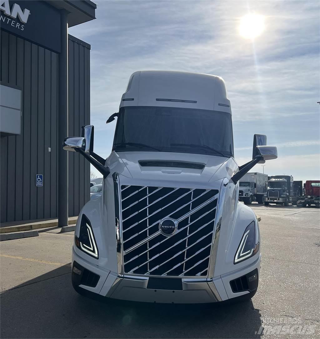 Volvo NEW VNL860 Vetopöytäautot