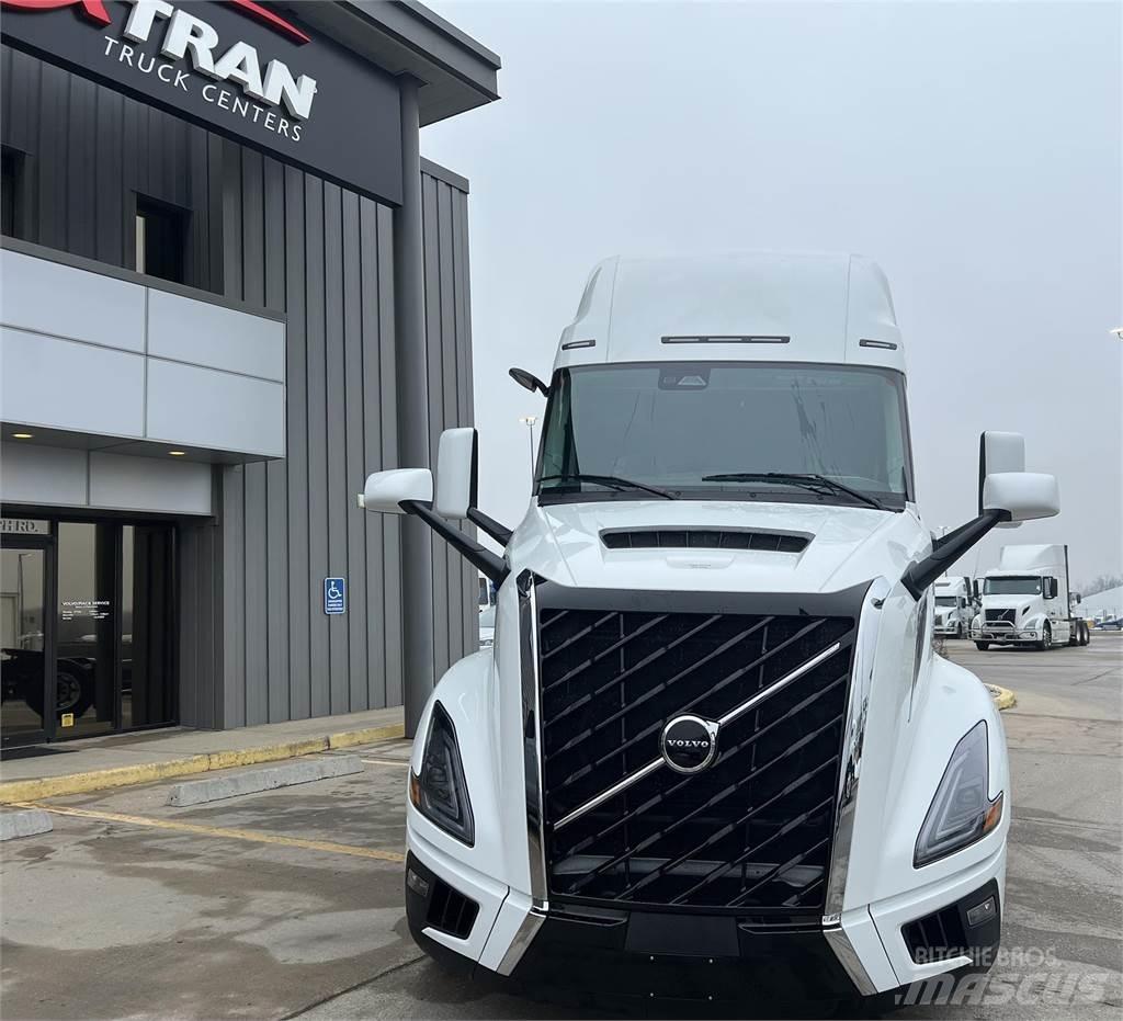 Volvo NEW VNL860 Vetopöytäautot