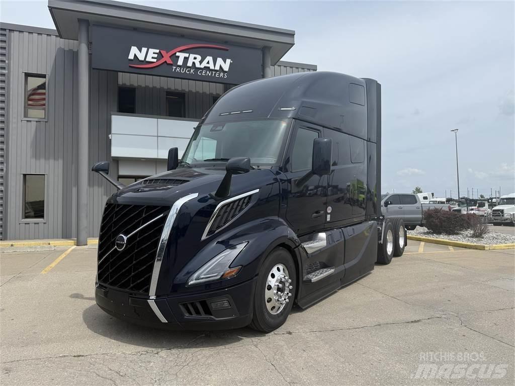 Volvo NEW VNL860 Vetopöytäautot