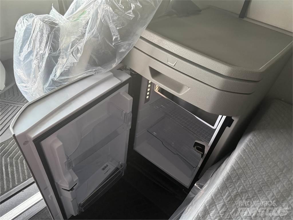Volvo NEW VNL860 Vetopöytäautot