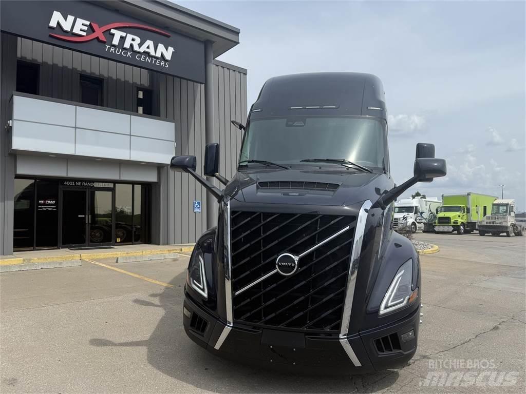 Volvo NEW VNL860 Vetopöytäautot