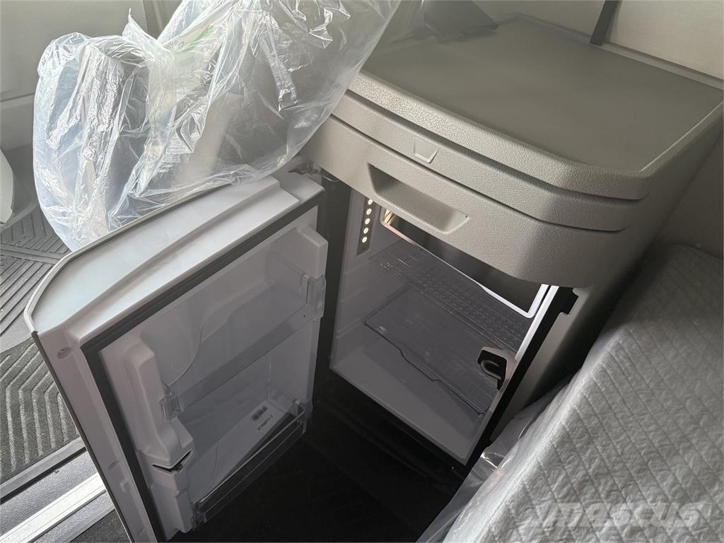 Volvo NEW VNL860 Vetopöytäautot