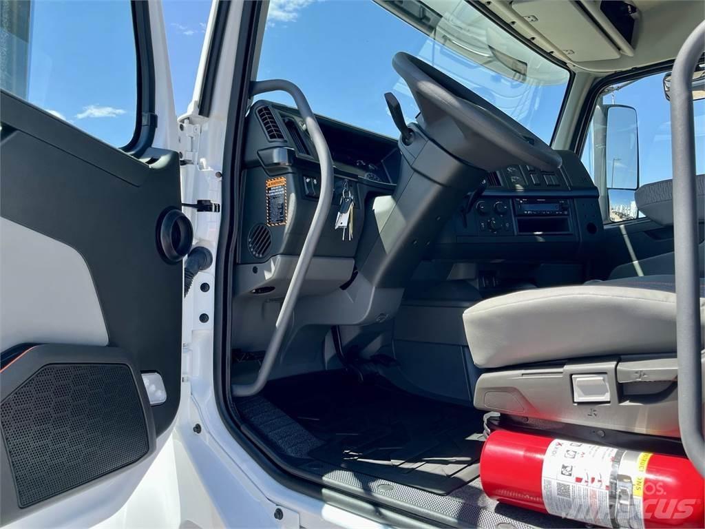 Volvo VHD64FT300 Vetopöytäautot