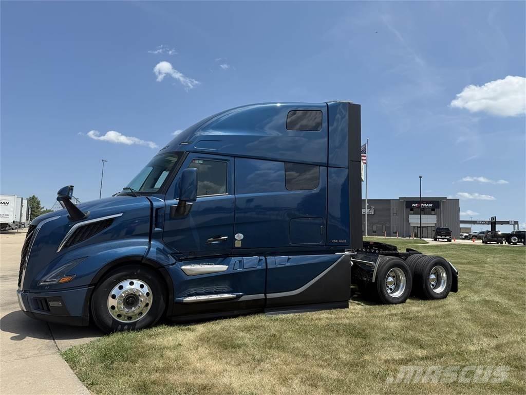 Volvo VNL 860 Vetopöytäautot