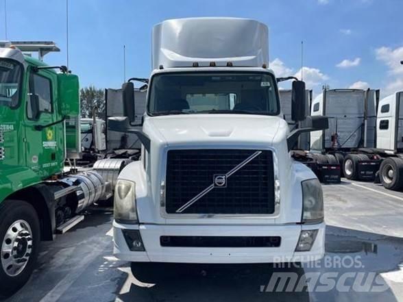 Volvo VNL42T Vetopöytäautot