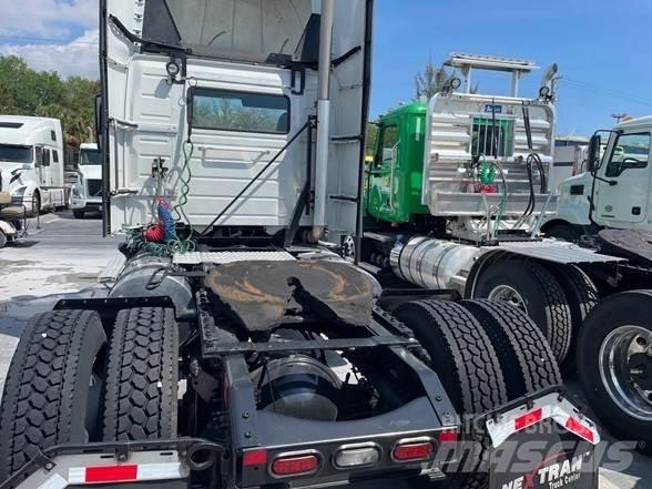 Volvo VNL42T Vetopöytäautot