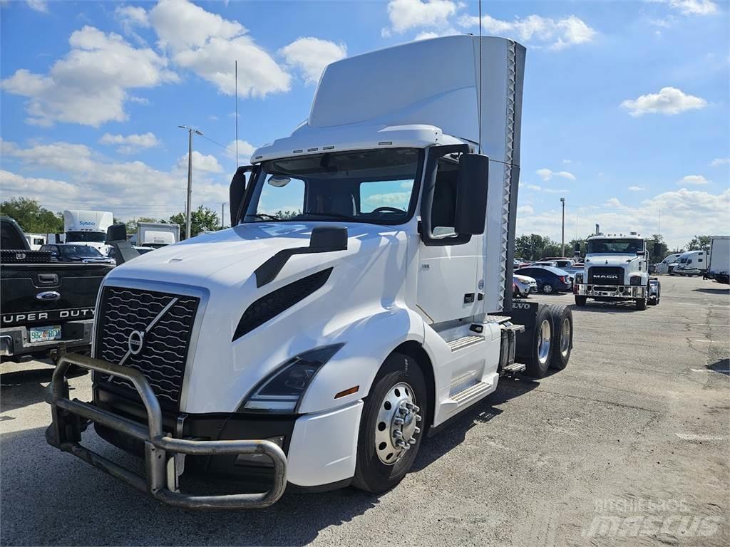 Volvo VNL62T300 Vetopöytäautot