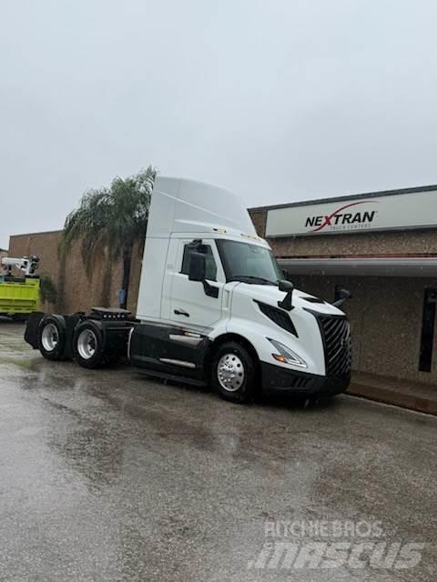 Volvo VNL64T300 Vetopöytäautot