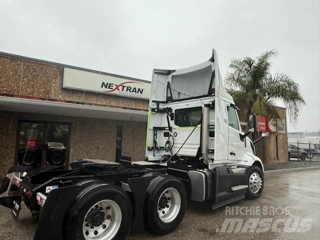 Volvo VNL64T300 Vetopöytäautot