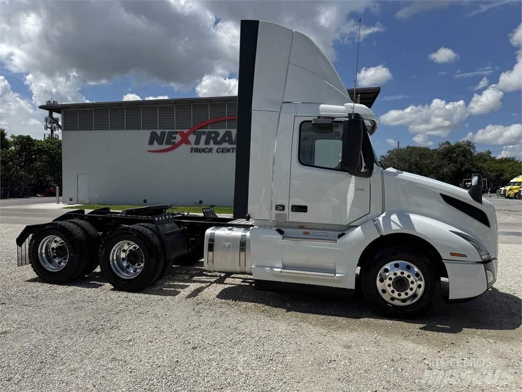 Volvo VNL64T300 Vetopöytäautot