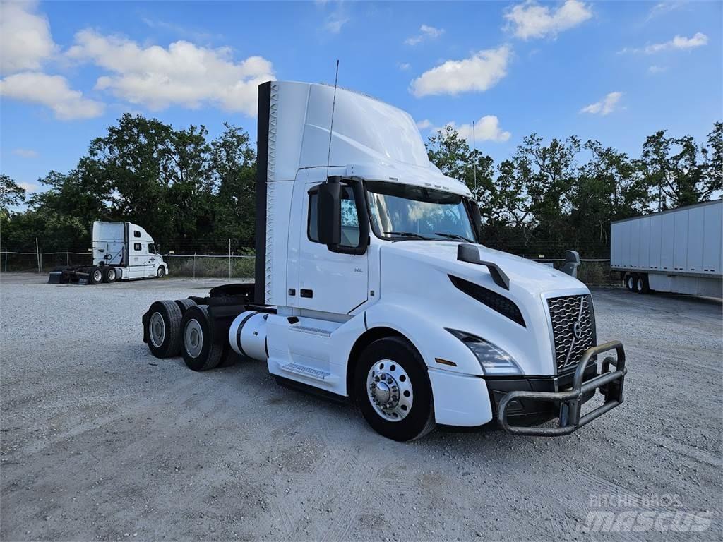 Volvo VNL64T300 Vetopöytäautot