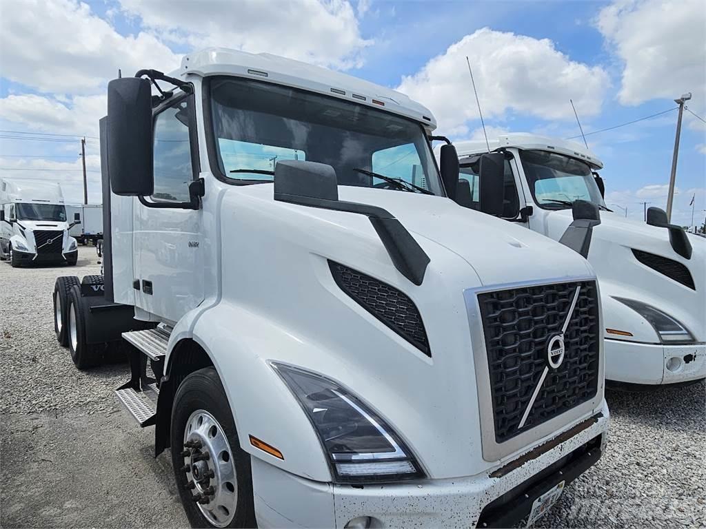Volvo VNL64T300 Vetopöytäautot