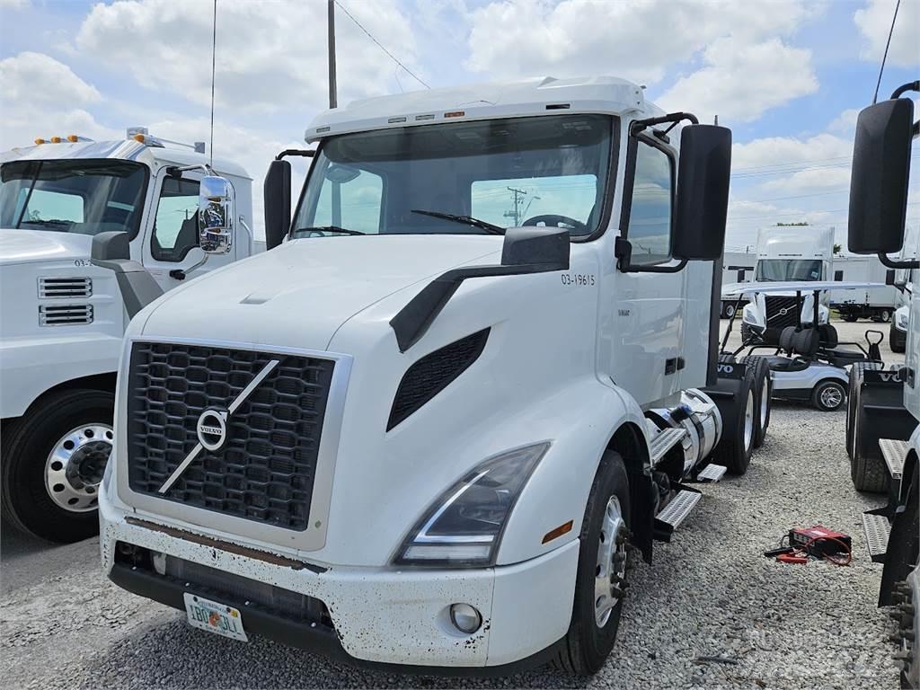 Volvo VNL64T300 Vetopöytäautot