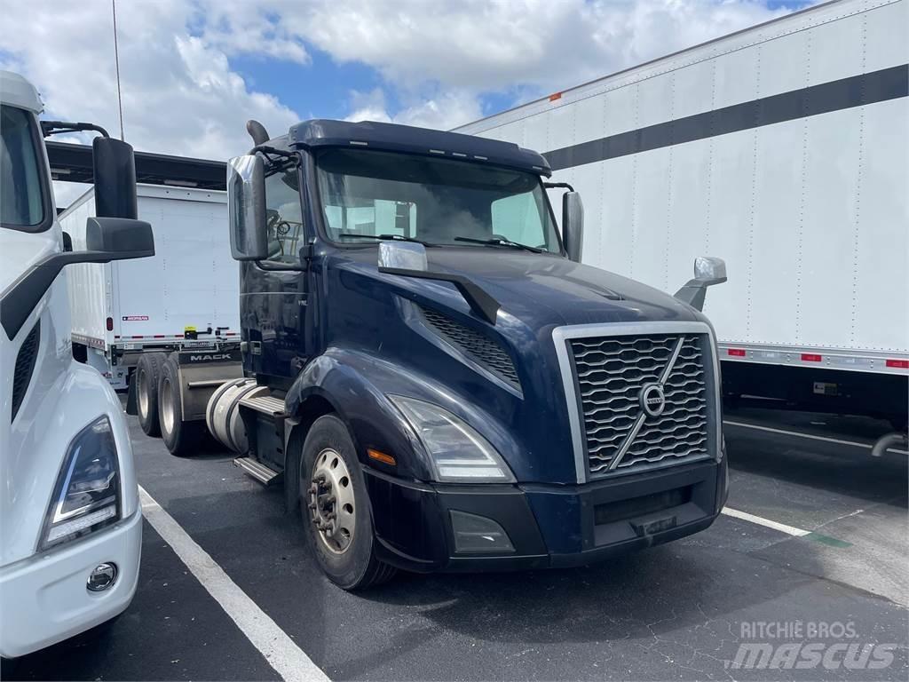 Volvo VNL64T300 Vetopöytäautot